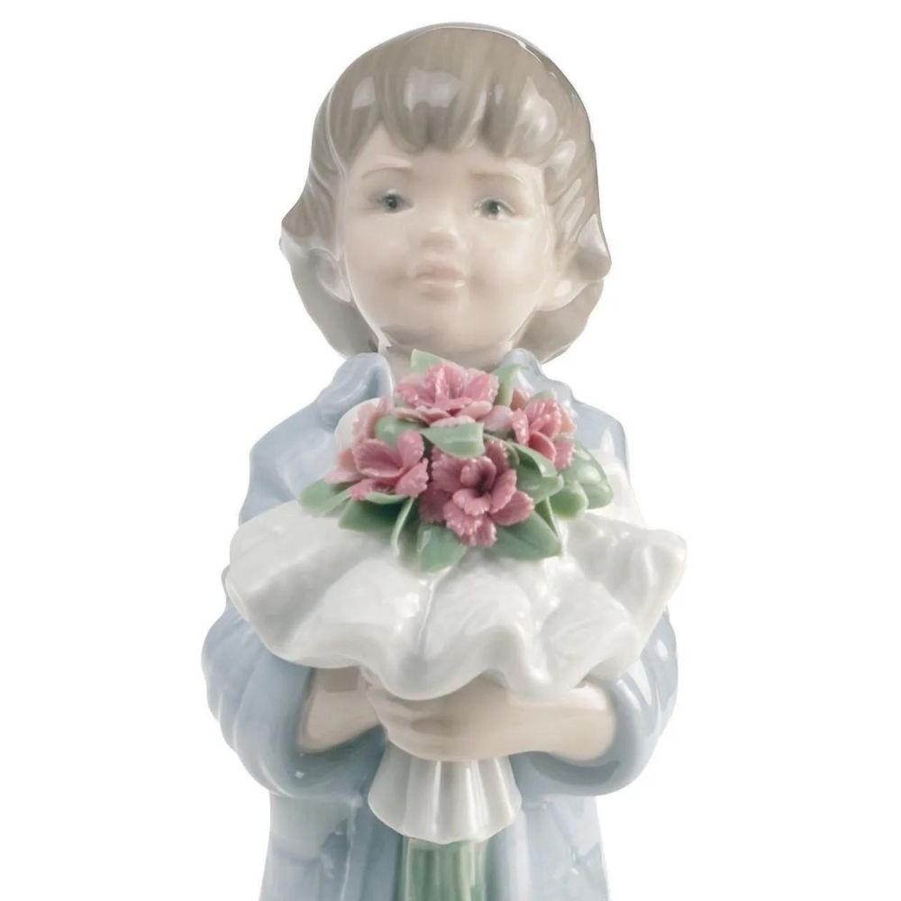 Lladrò - scultura bambino con mazzo di garofani rossi 18cm