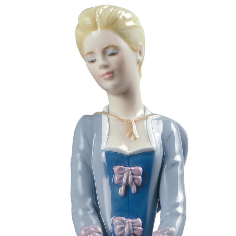 Lladrò - scultura donna con cestino di fiori 31cm