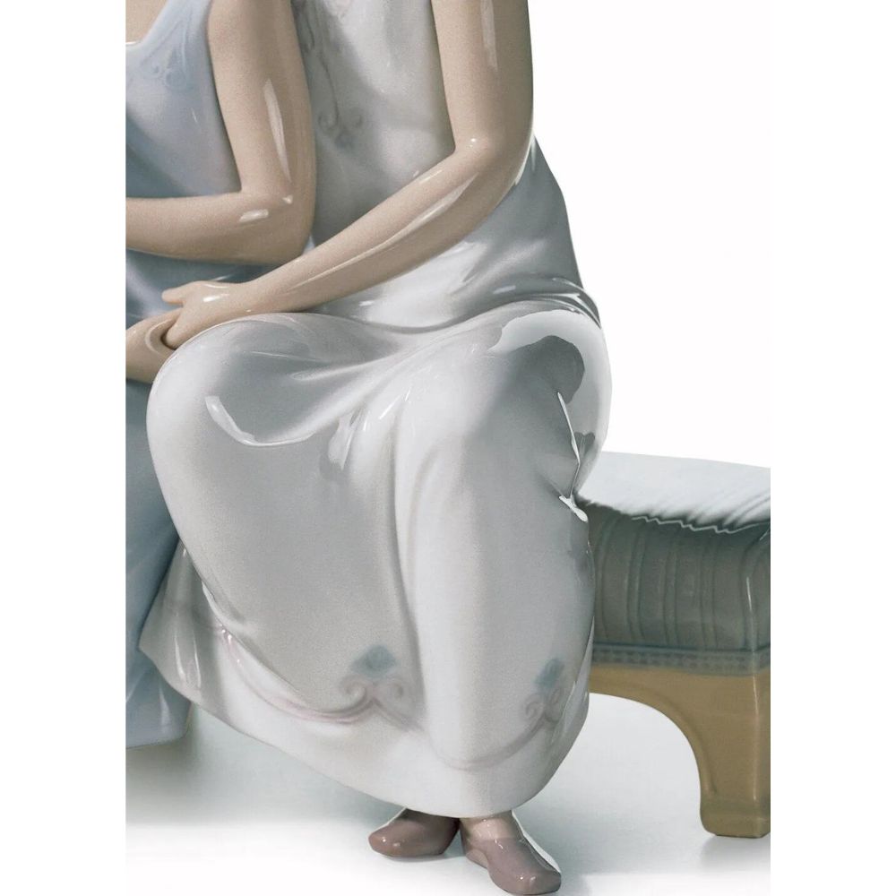 Lladrò - scultura di due sorelle che si tengono per mano 26cm