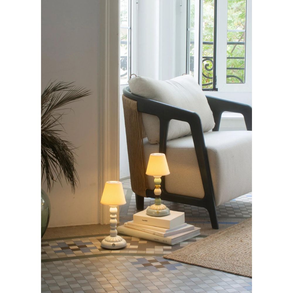 Lladrò - lampada da tavolo ricaricabile in porcellana bianca 30cm