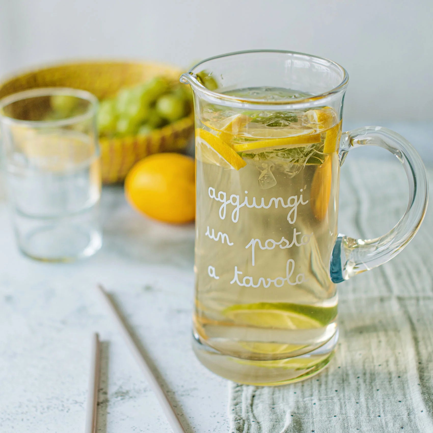 Simple day -  Brocca in vetro Aggiungi un posto a tavola 1.2lt